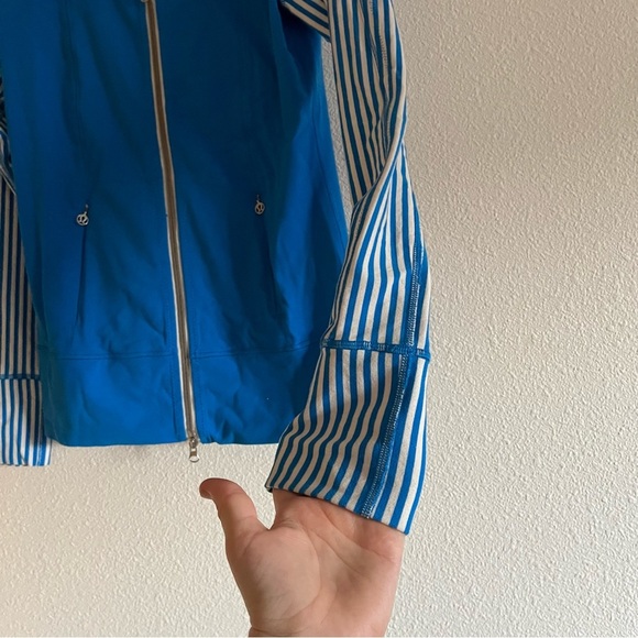 Lululemon Daily Yoga Jacket Size 6 - Picture 4 of 9